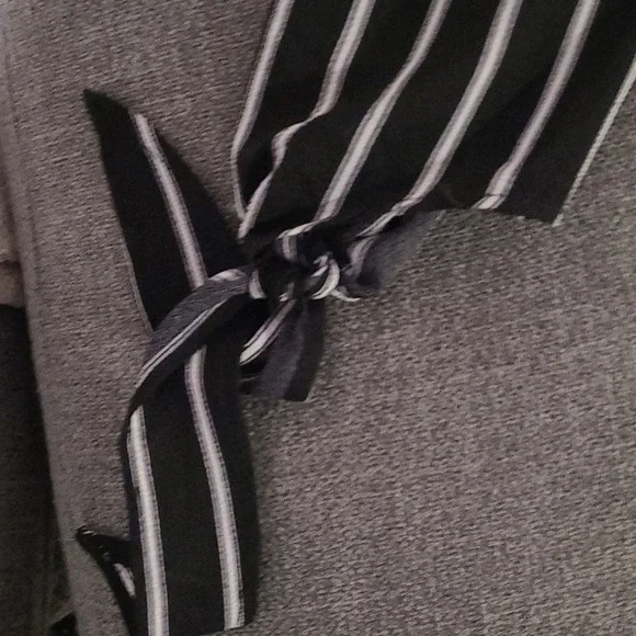 Rhapsody Off‎ shoulder long sleeve dress - Picture 3 of 4